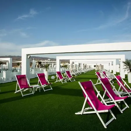 Lm Double Deluxe Con Vistas Laterales Al Mar Y Media Pension, Solo Adultos *